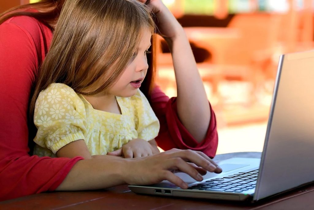 Comment concilier télétravail et garde d’enfants ?